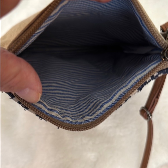 🎉SALE🎉White and Blue Crossbody Bag with Geometric Design and Ciw Hide Bottom - Picture 6 of 11